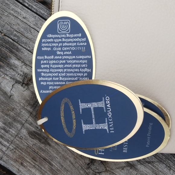 Fresh cream Holiday Collection with rare G.I.L.I. Leather Zip Tassel Wristlet - Picture 10 of 11